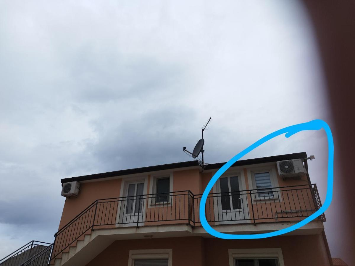Tonis Apartman *